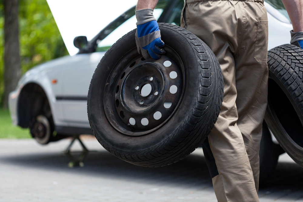 Using A Mobile Tire Service Company Insurance Or Roadside Assistance Jack  Mobile Tire